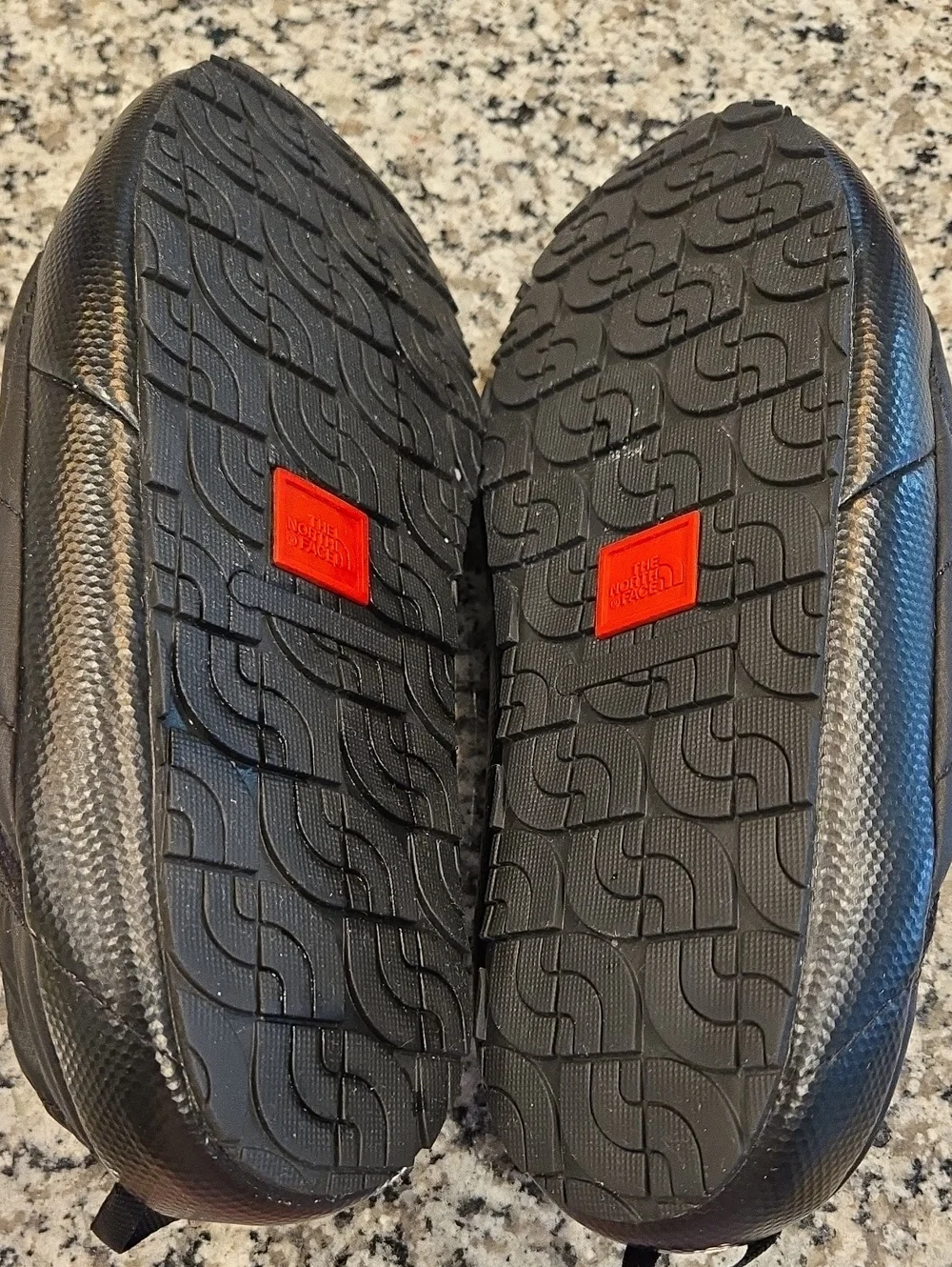 THE NORTH FACE THERMOBALL TRACTION MULE V SLIPPER IN BLACK . SZ 11. MEN'S